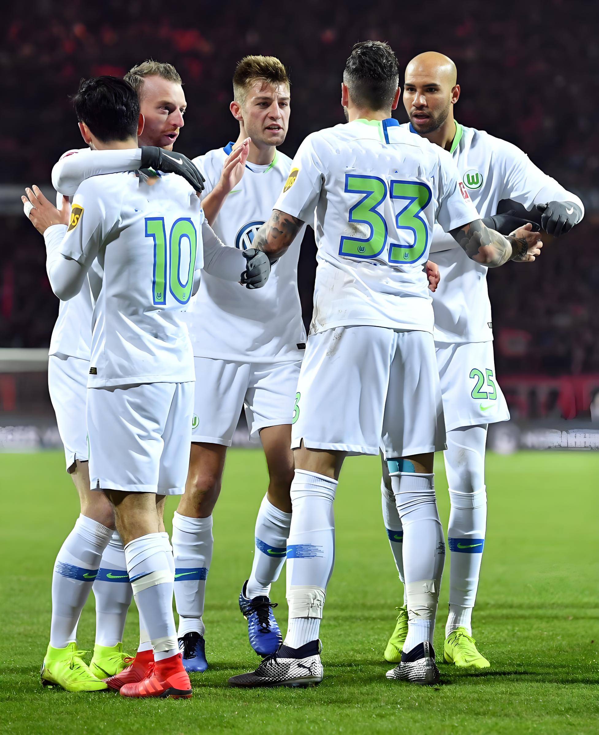 包含球队伤病情况恶化，德甲竞争日趋激烈的词条