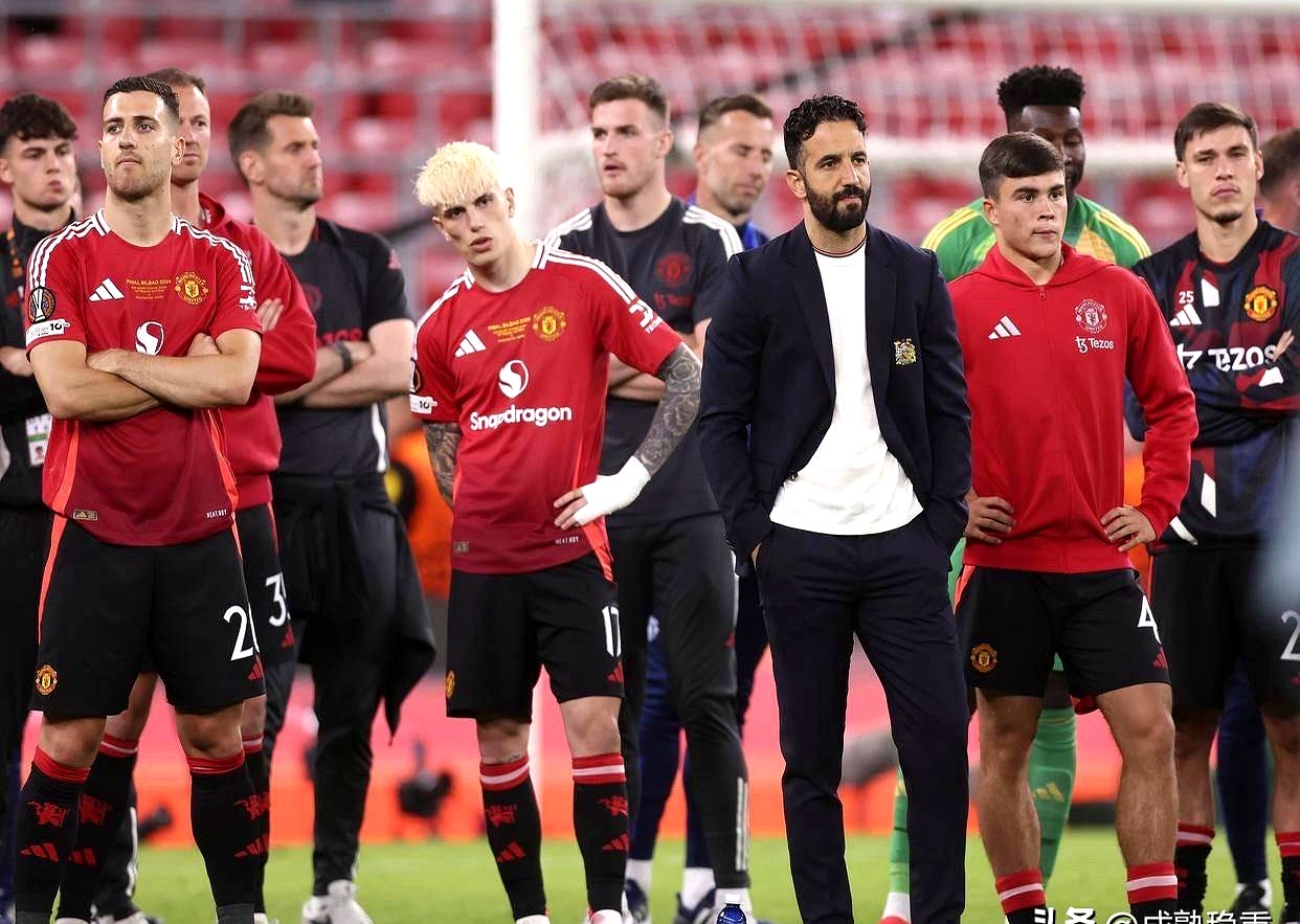 爱游戏-曼联门将扑点救主，客场战平克里斯特尔宫