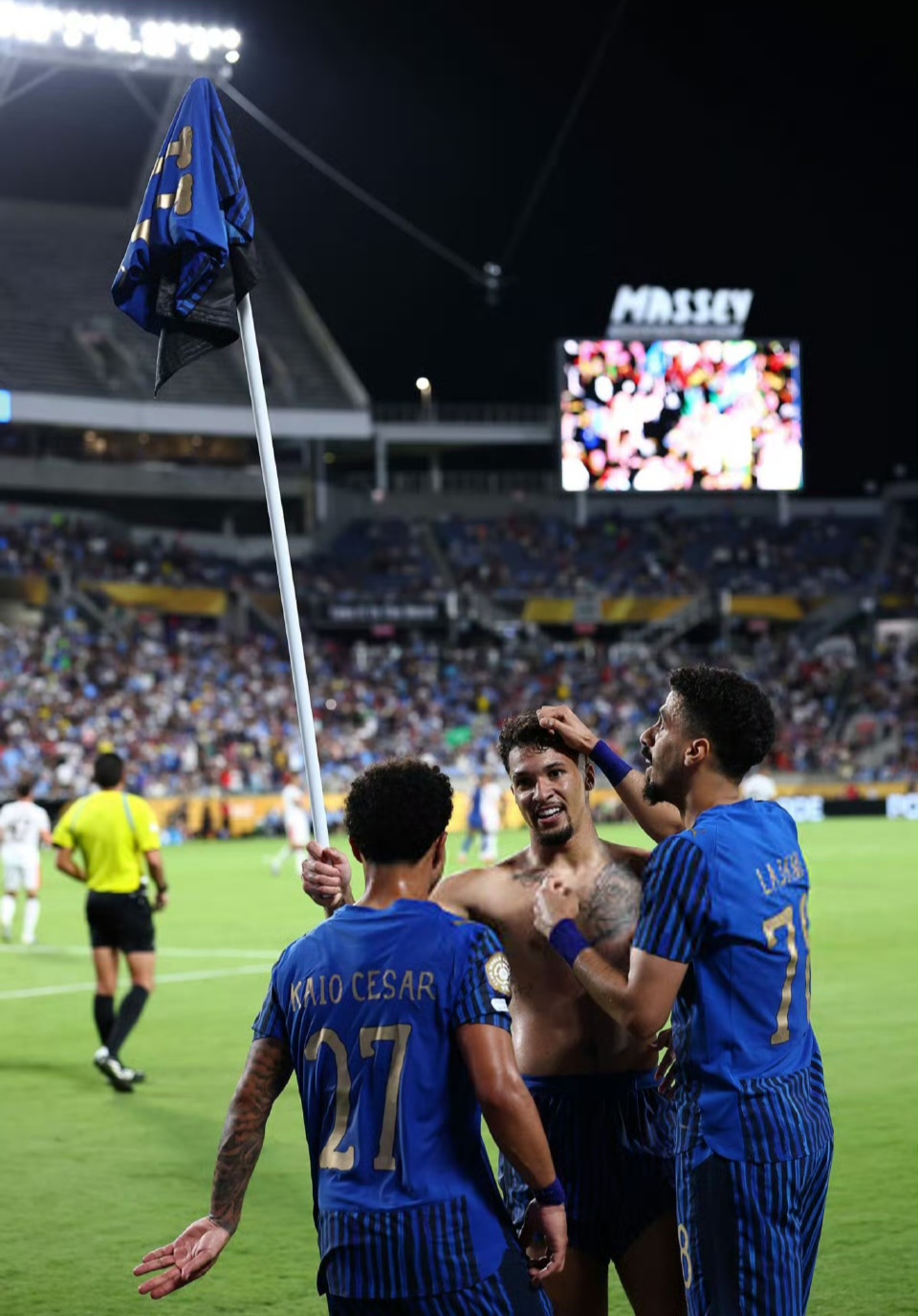 包含曼城逆袭尤文，成功晋级半决赛的词条