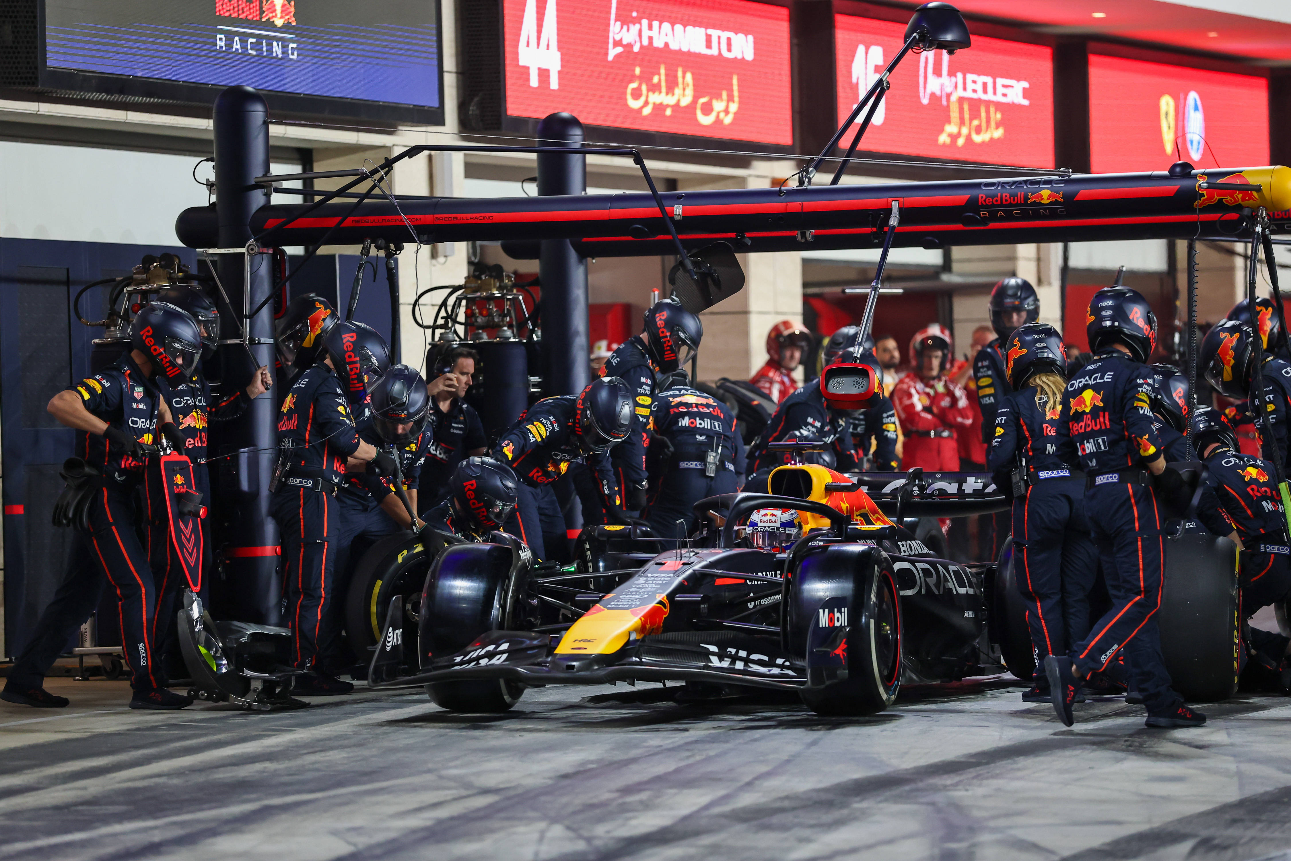 红牛车队轻取迈凯伦,维斯塔潘扛起全队的简单介绍 红牛车队轻取迈凯伦,维斯塔潘扛起全队的简单介绍