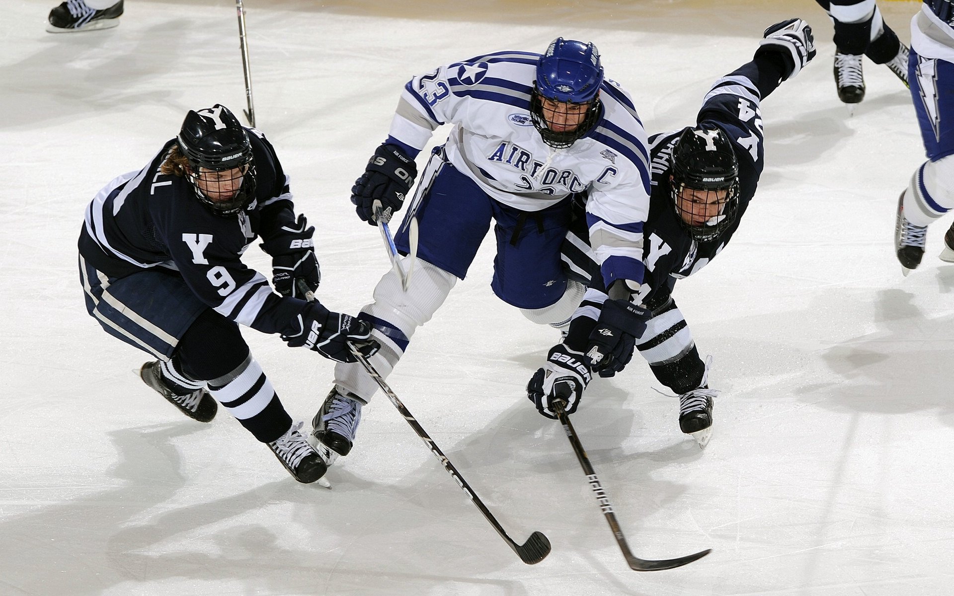 从安菲尔德奇迹到北欧寒夜，库尔图瓦如何用一双手，改写了利物浦与挪威的宿命剧本